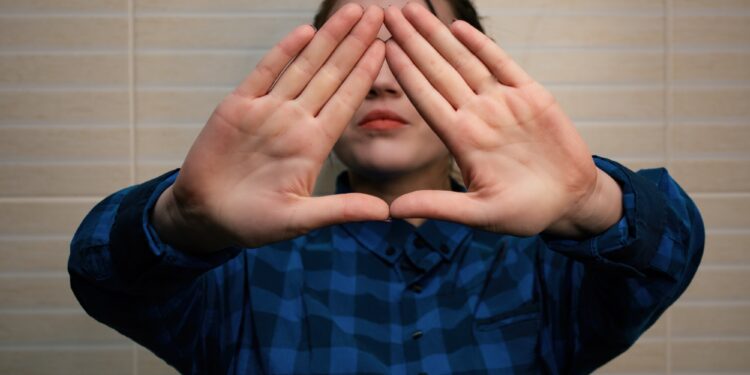 The income, mental health and physical health triangle, unpacked